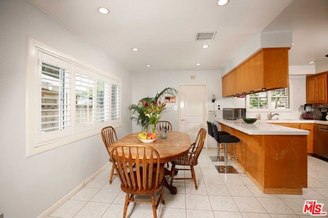 16600 Nordhoff Street, North Hills (los Angeles), CA 91343