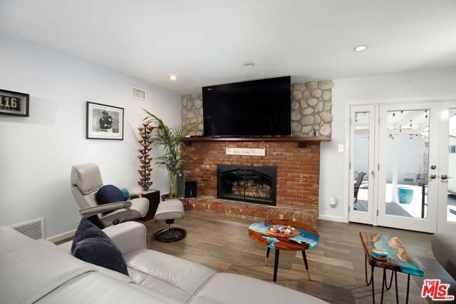 16600 Nordhoff Street, North Hills (los Angeles), CA 91343