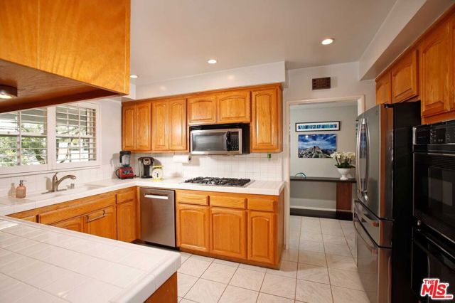 16600 Nordhoff Street, North Hills (los Angeles), CA 91343