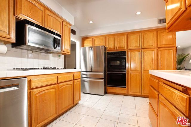 16600 Nordhoff Street, North Hills (los Angeles), CA 91343