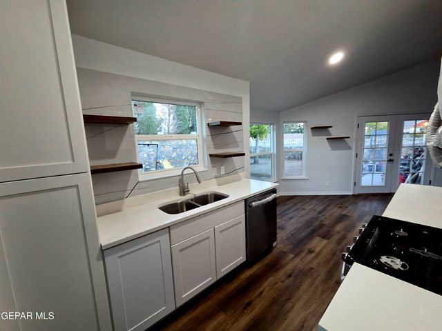 2808 LAKE CHAMPLAIN Street, El Paso, TX 79936