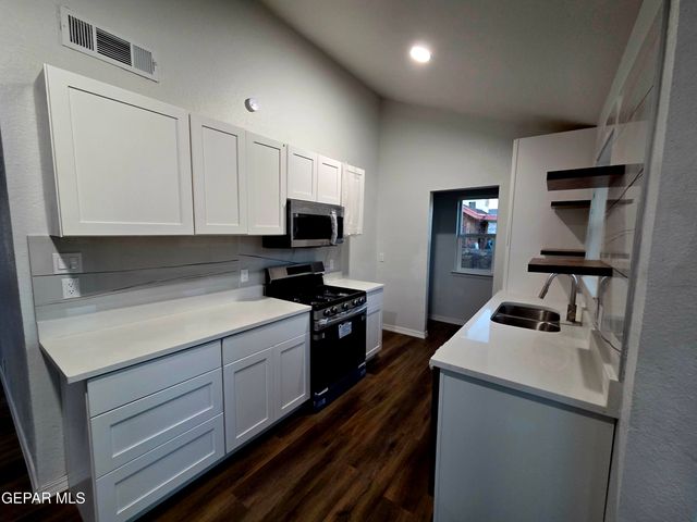 2808 LAKE CHAMPLAIN Street, El Paso, TX 79936