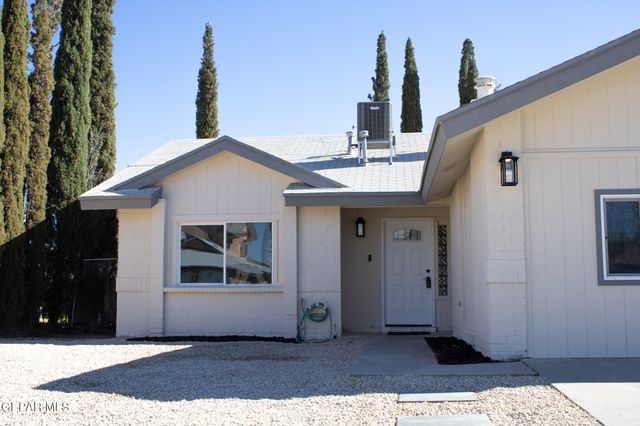 2808 LAKE CHAMPLAIN Street, El Paso, TX 79936