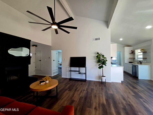 2808 LAKE CHAMPLAIN Street, El Paso, TX 79936