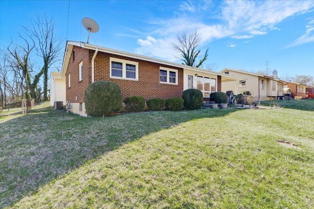 212 Cherryhill RD, Roanoke, VA 24017