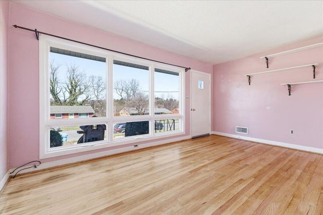 212 Cherryhill RD, Roanoke, VA 24017