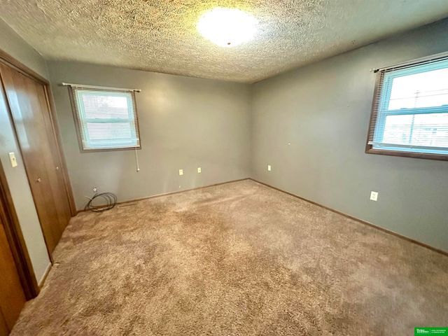 206 N Thomas Street, Oakland, NE 68045