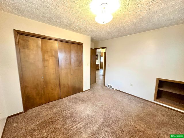 206 N Thomas Street, Oakland, NE 68045