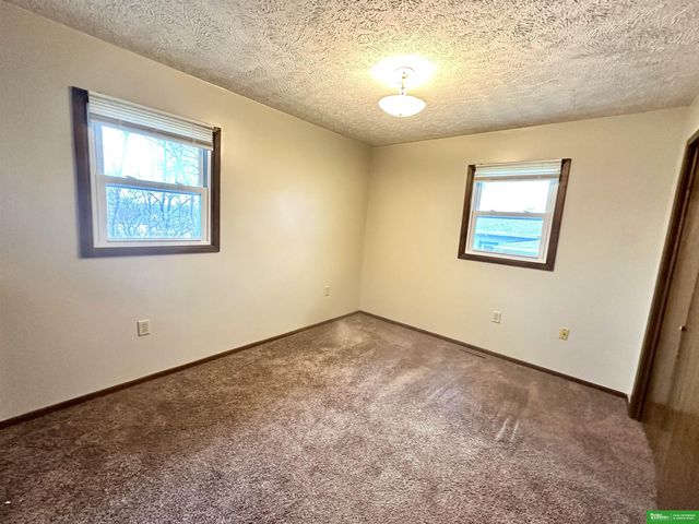 206 N Thomas Street, Oakland, NE 68045