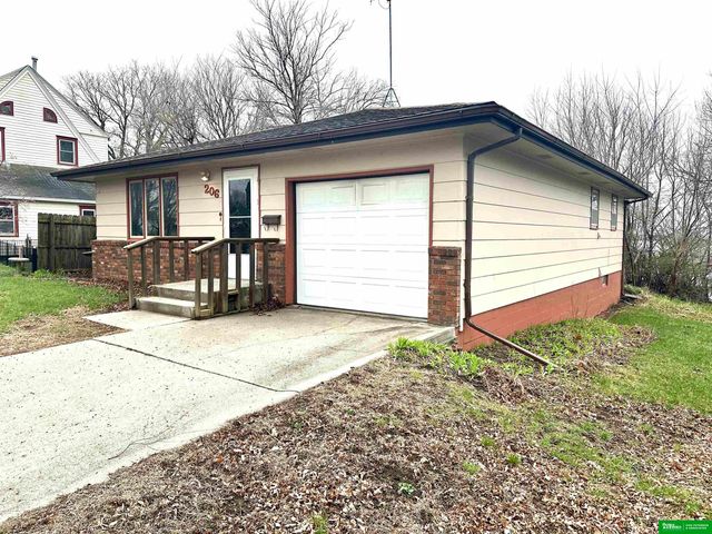 206 N Thomas Street, Oakland, NE 68045
