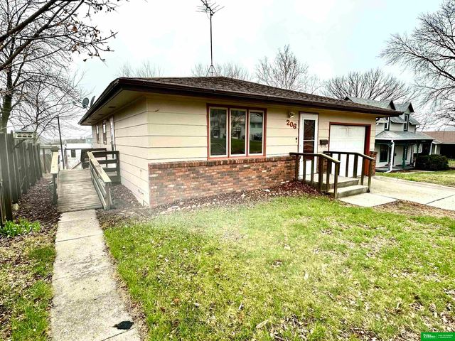 206 N Thomas Street, Oakland, NE 68045