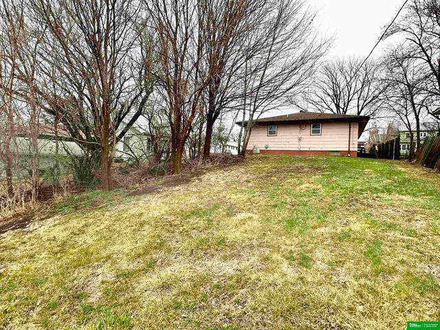 206 N Thomas Street, Oakland, NE 68045