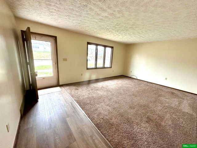 206 N Thomas Street, Oakland, NE 68045