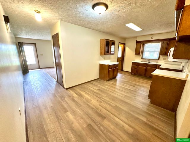 206 N Thomas Street, Oakland, NE 68045