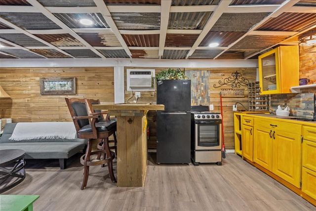 711 10th Street, Dickinson, TX 77539