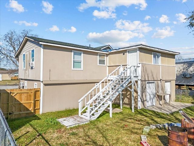 711 10th Street, Dickinson, TX 77539