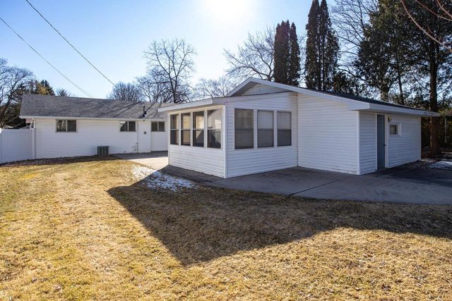 1631 S WALDEN AVENUE, Appleton, WI 54915