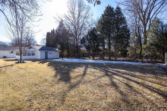 1631 S WALDEN AVENUE, Appleton, WI 54915