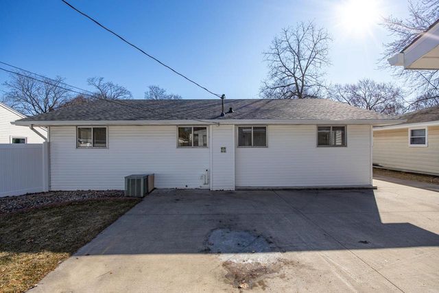 1631 S WALDEN AVENUE, Appleton, WI 54915