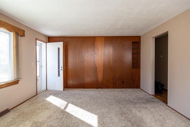 1631 S WALDEN AVENUE, Appleton, WI 54915