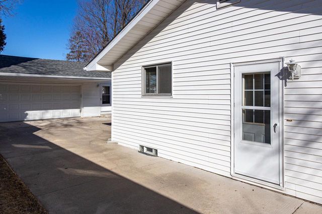 1631 S WALDEN AVENUE, Appleton, WI 54915