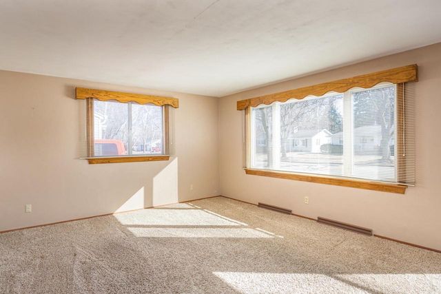 1631 S WALDEN AVENUE, Appleton, WI 54915