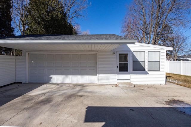 1631 S WALDEN AVENUE, Appleton, WI 54915