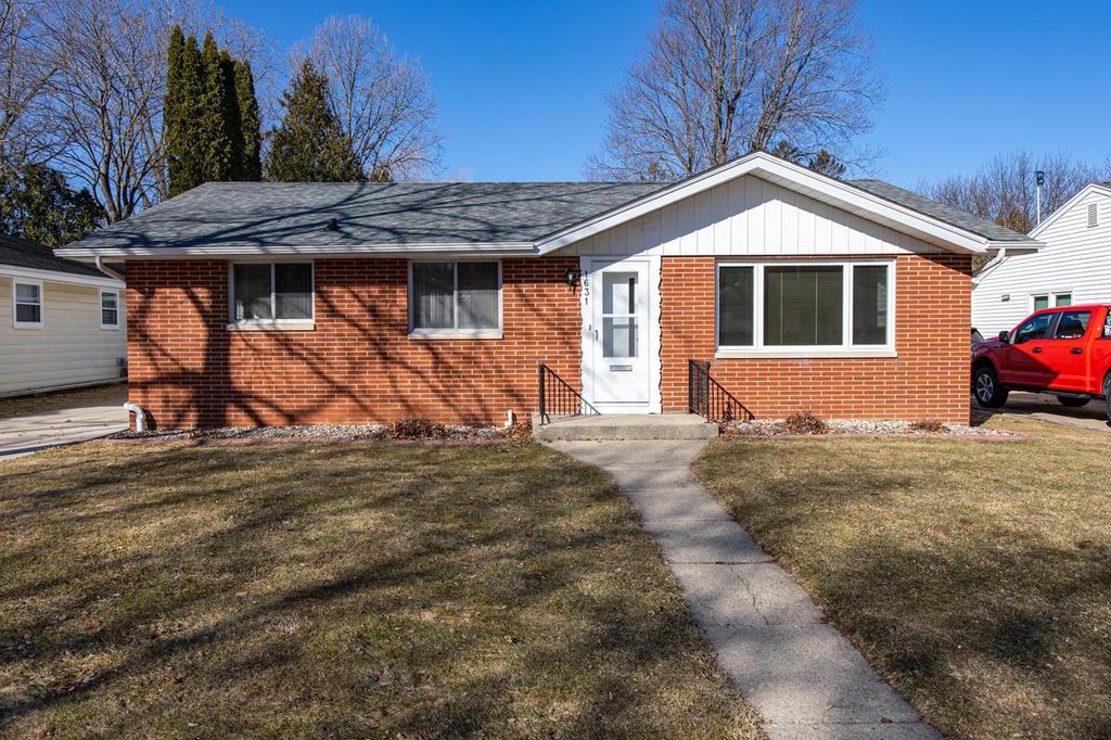 1631 S WALDEN AVENUE, Appleton, WI 54915
