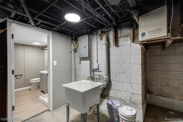 19161 Oakfield Street, Detroit, MI 48235