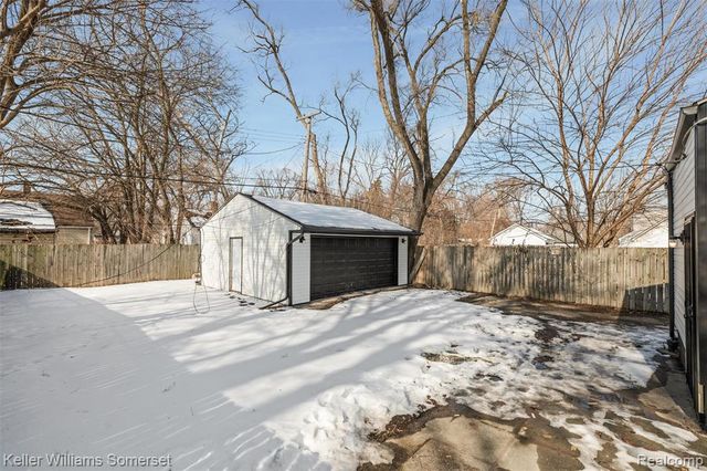 19161 Oakfield Street, Detroit, MI 48235