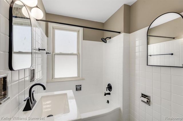 19161 Oakfield Street, Detroit, MI 48235