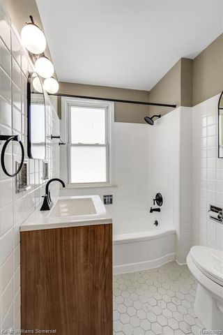 19161 Oakfield Street, Detroit, MI 48235