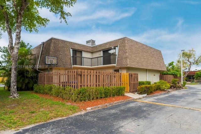 8107 SW 23rd Ct 29D, North Lauderdale, FL 33068