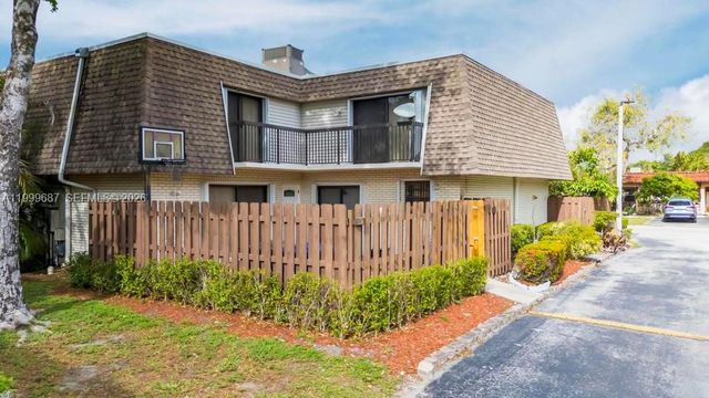 8107 SW 23rd Ct 29D, North Lauderdale, FL 33068