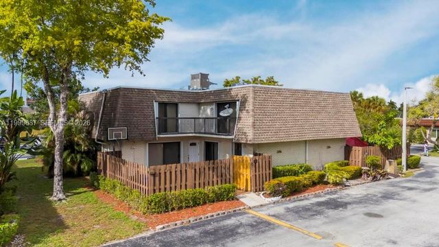 8107 SW 23rd Ct 29D, North Lauderdale, FL 33068