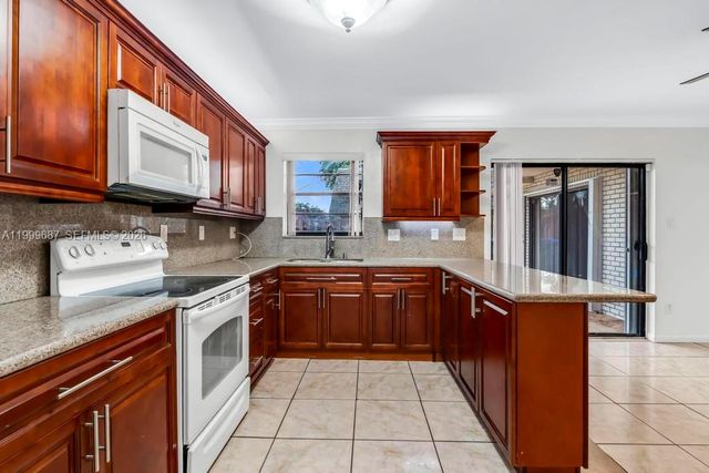 8107 SW 23rd Ct 29D, North Lauderdale, FL 33068