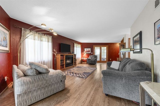 1951 Lake Manor Road NE, Solon, IA 52333