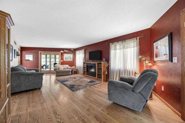 1951 Lake Manor Road NE, Solon, IA 52333