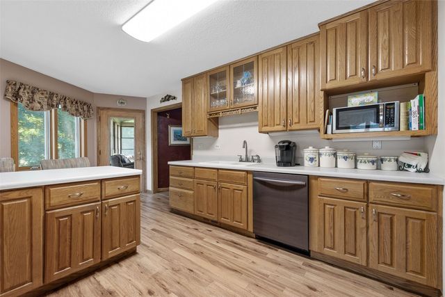 1951 Lake Manor Road NE, Solon, IA 52333