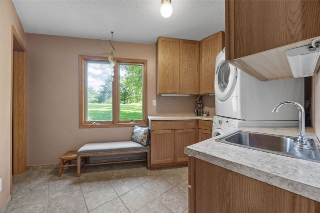 1951 Lake Manor Road NE, Solon, IA 52333