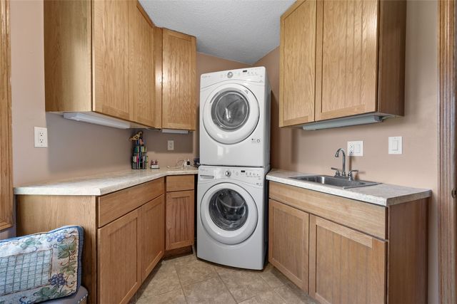 1951 Lake Manor Road NE, Solon, IA 52333