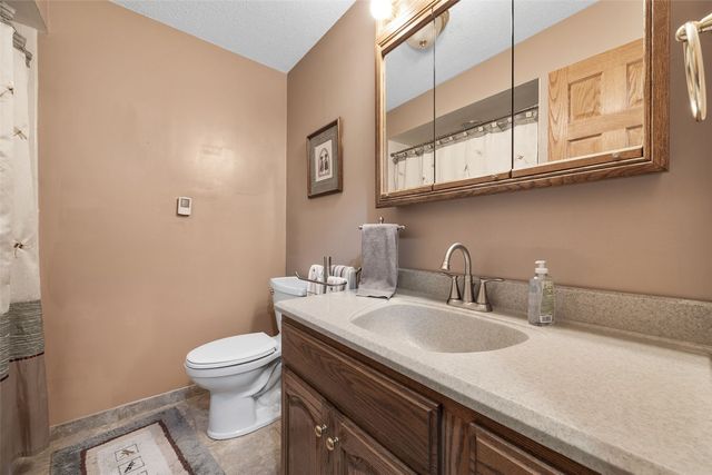 1951 Lake Manor Road NE, Solon, IA 52333