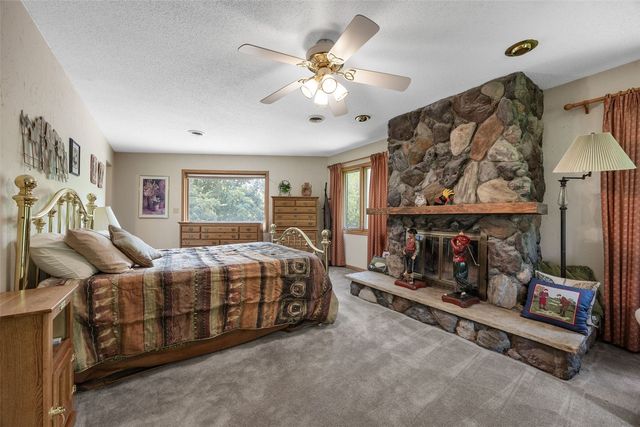 1951 Lake Manor Road NE, Solon, IA 52333