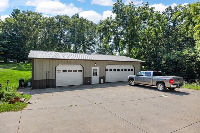 1951 Lake Manor Road NE, Solon, IA 52333