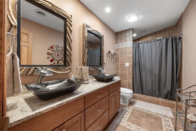 1951 Lake Manor Road NE, Solon, IA 52333