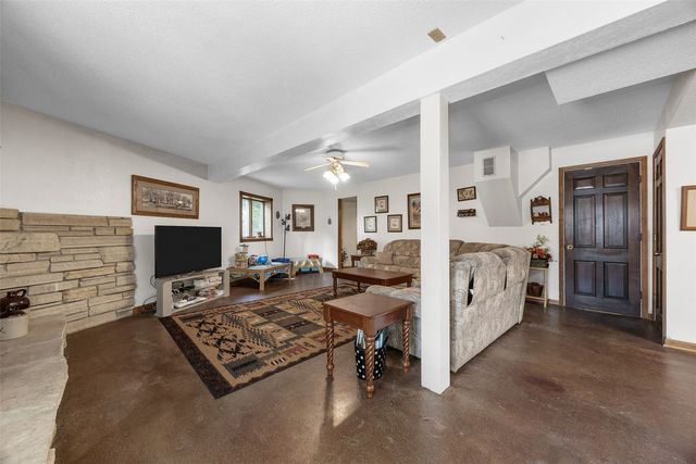 1951 Lake Manor Road NE, Solon, IA 52333