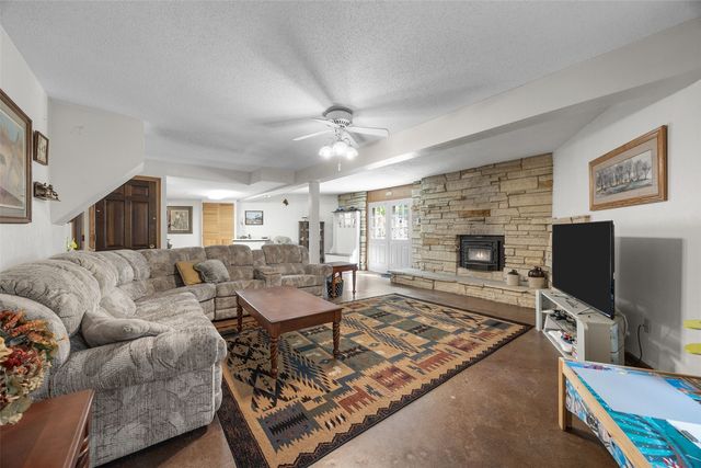 1951 Lake Manor Road NE, Solon, IA 52333