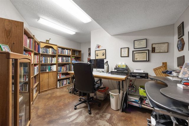 1951 Lake Manor Road NE, Solon, IA 52333