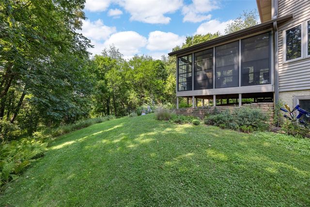 1951 Lake Manor Road NE, Solon, IA 52333