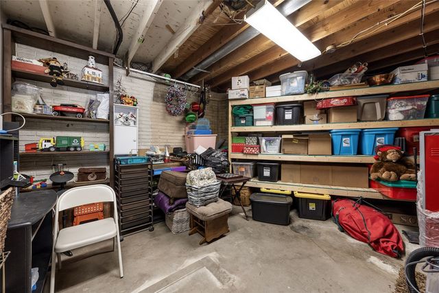 1951 Lake Manor Road NE, Solon, IA 52333